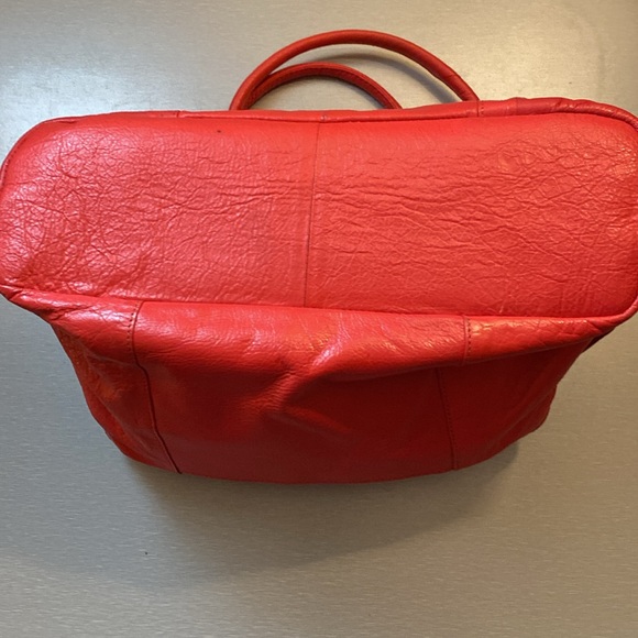 Leather bag with a spec of scrach. See photos - Picture 3 of 8